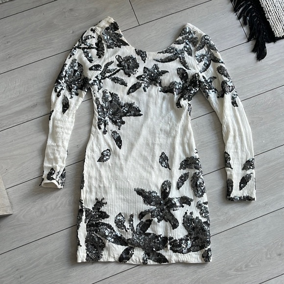 Sequin floral cocktail dress - Picture 1 of 3